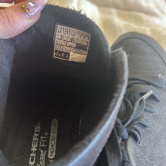 Skechers Relaxed fit air cooled memory foam women’s bootie ankle boot size 7.5 - Picture 6 of 8